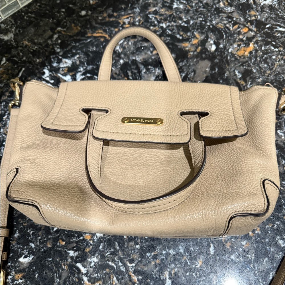 Michael Kors McKenzie
Satchel/Crossbody Bag - Picture 7 of 12